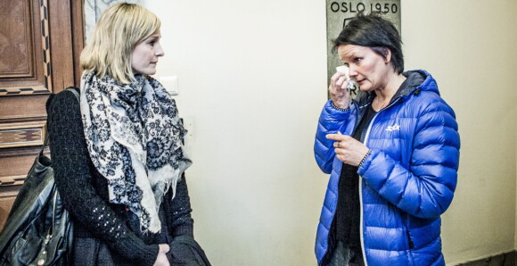 OSLO 20160316
Gro Mikalsen, fostermor diskuterer sin sak med Inga Marte Thorkildsen med tårer i øynene
Rådhuset i Oslo
Foto: Christian Roth Christensen / Dagbladet